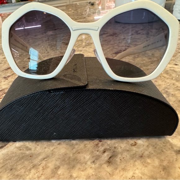 Brand New! Prada PR 08XS 7S3-714 Sunglasses in White - Picture 1 of 9